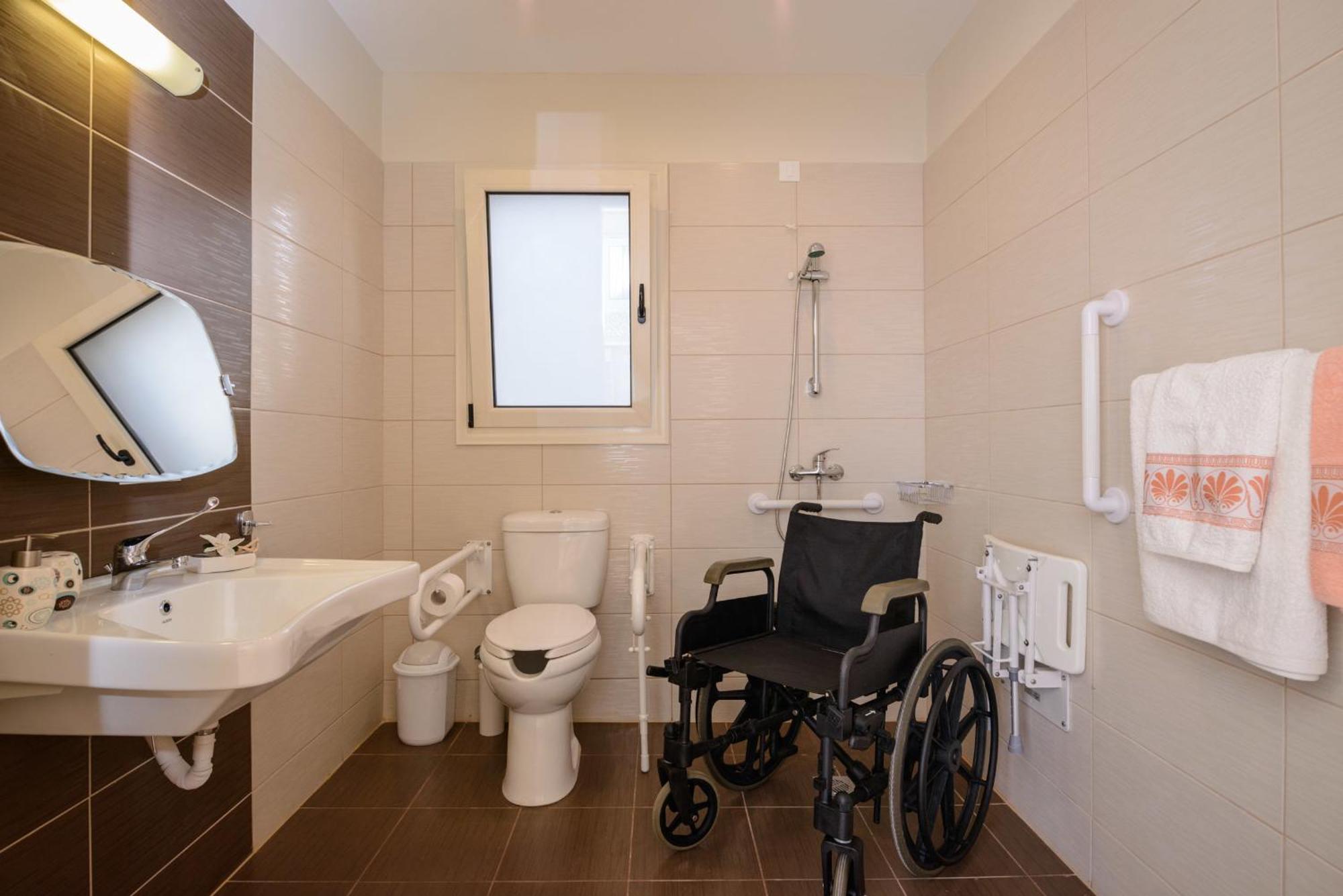 Aksos Suites Accessible Accommodation Αγιά Δωμάτιο φωτογραφία